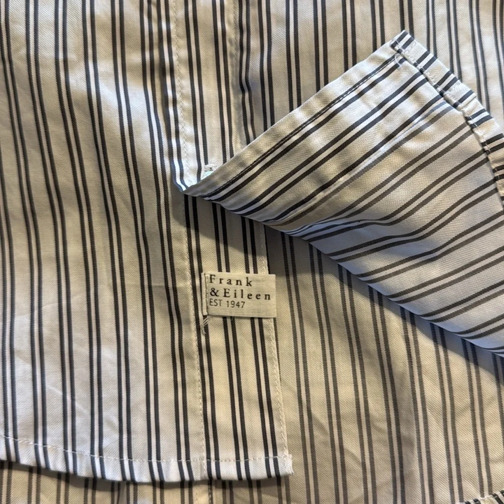 Frank & Eileen Crinkle Barry Button Down Blouse Small Gray & White Stripe - Picture 7 of 7